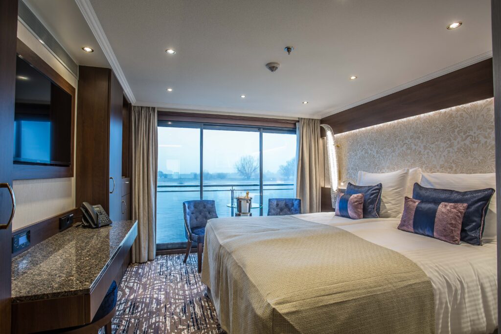 VIVA MOMENTS_Cabin with French Balcony (2BR, 2BD)