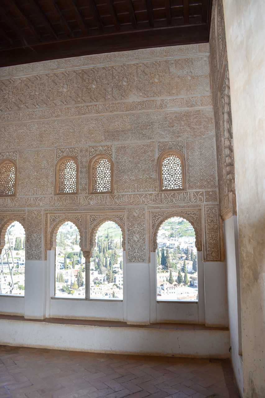 11.De schoonheid van Alhambra is moeilijk in woorden uit te drukken._