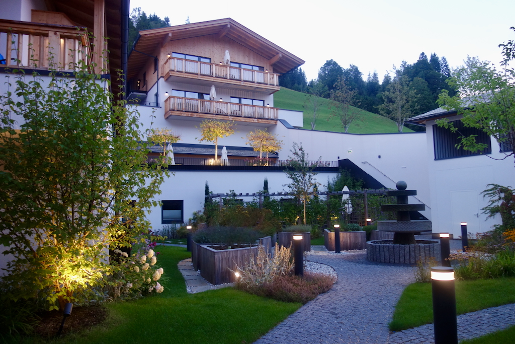 1.Het Mount Med Resort ligt midden het dorp Wildschönau