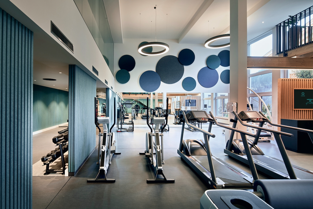 9.Ook de fitnessruimte is uitgerust met de nieuwste kracht- , cardio-, en andere toestellen